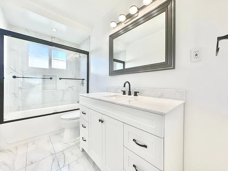 333 N. Oakhurst Dr. — Photo 18