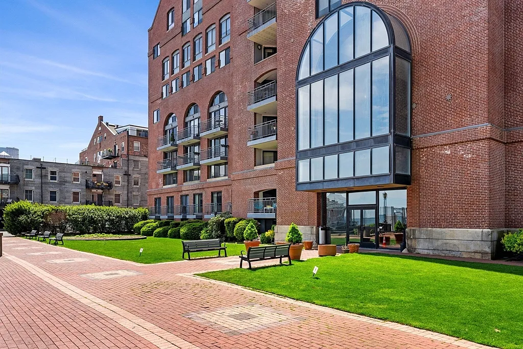 2 bed, 1.0 bath, 792 sqft, $3,350 — Photo 1