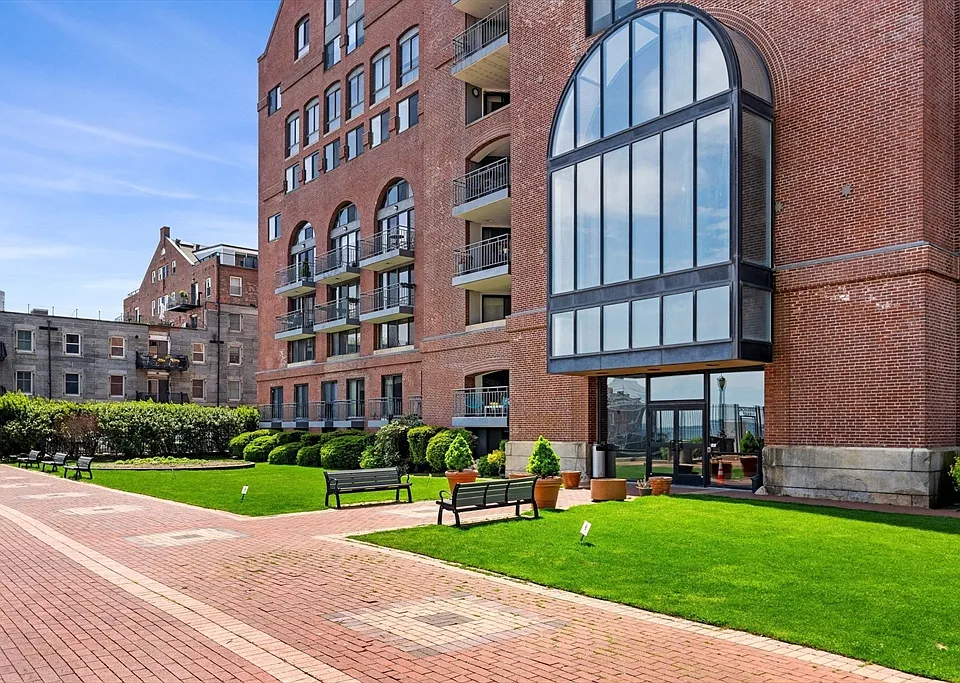 357 Commercial St #412