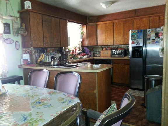 2nd image of 207 E Bisnaga St