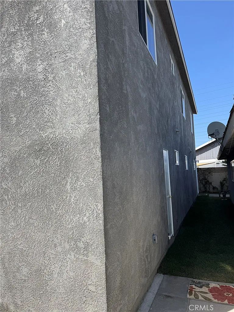 3 bed, 1200 sqft, $3,700 — Photo 3