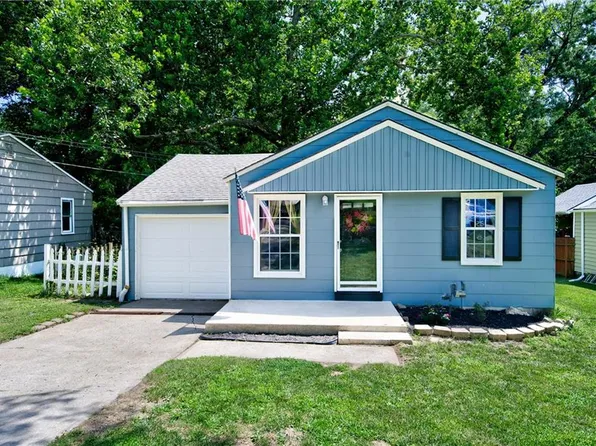 5519 NW Meadowvale Dr, Kansas City, MO 64151