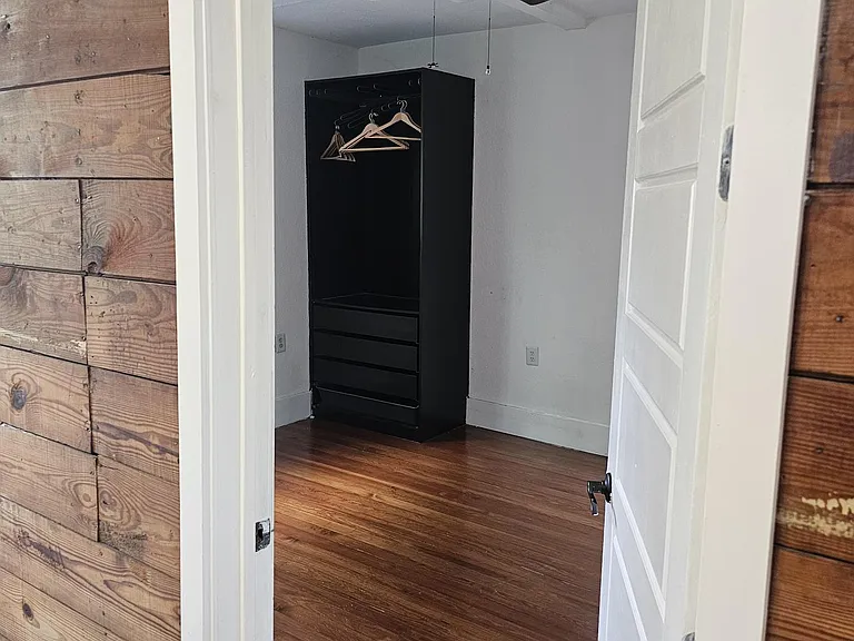 305 Keller St — Photo 3