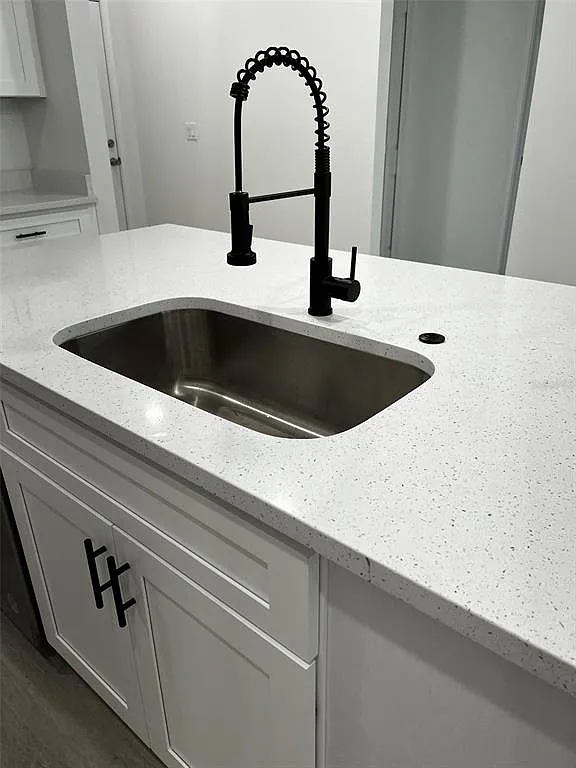 3 bed, 2.0 bath, 1350 sqft, $1,640 — Photo 4
