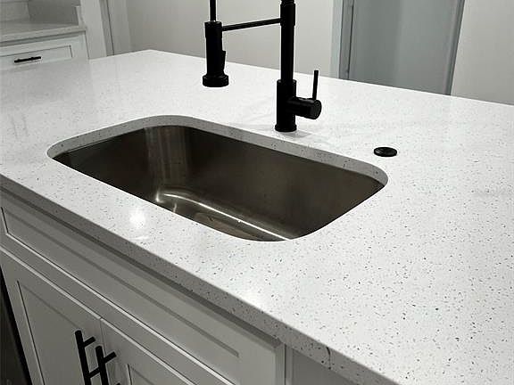 4th image of 3 Fisher Place Dr