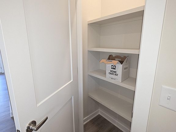 4th image of 904 N Forestview Ct