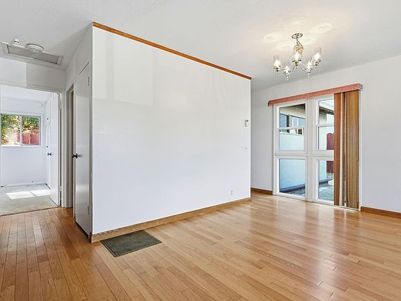 4th image of 2081 Rollingwood Dr