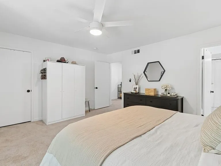 140 Amherst Pl NW — Photo 15