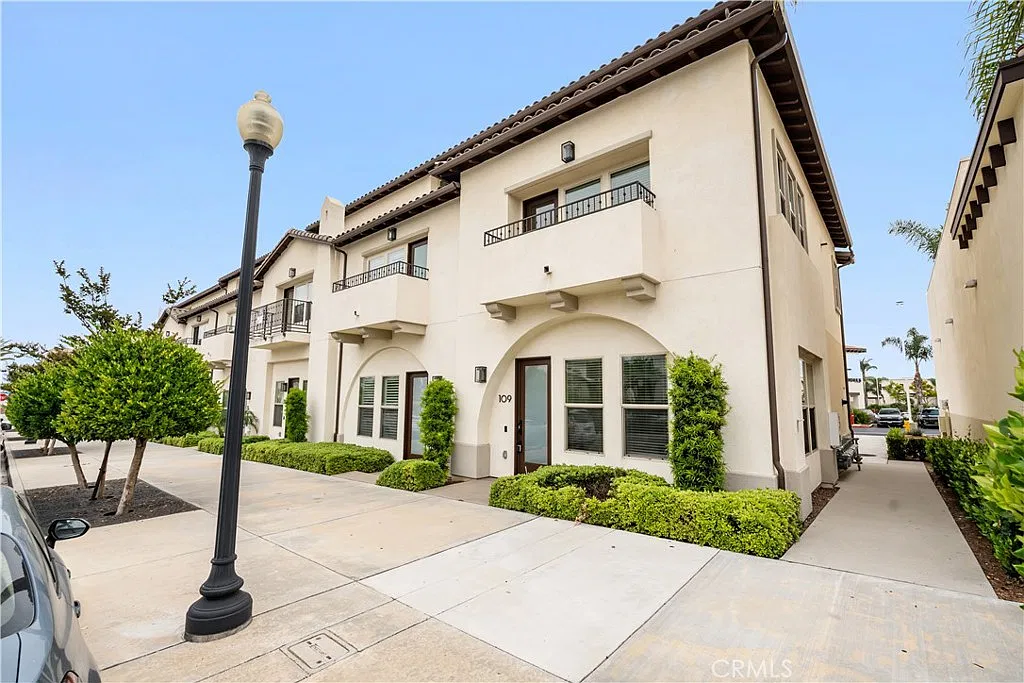 3 bed, 1433 sqft, $4,800 — Photo 2