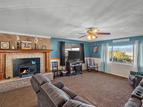 4th image of 2098 N Droubay Rd