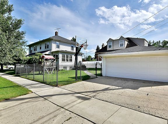 3rd image of 6410 N Olympia Ave