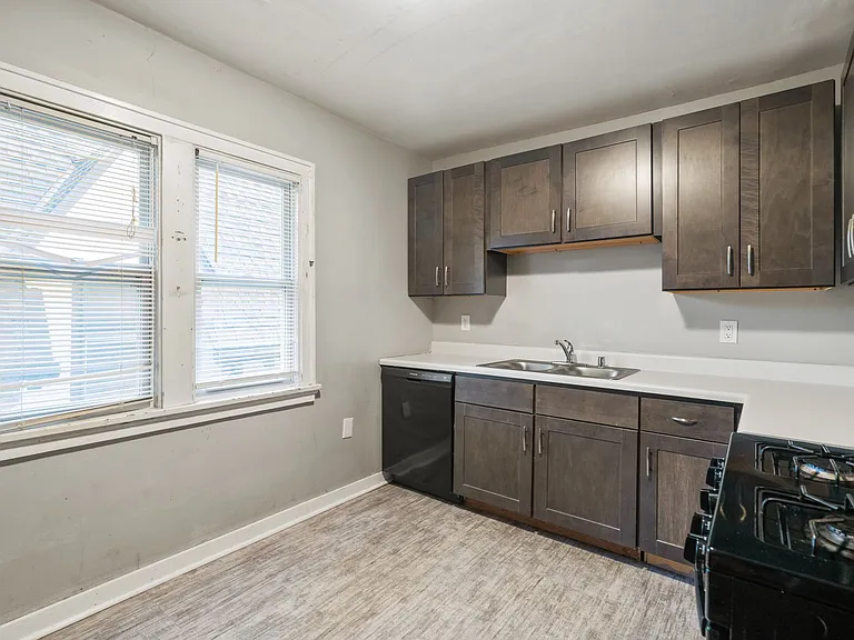 3372 N Downer Ave — Photo 8