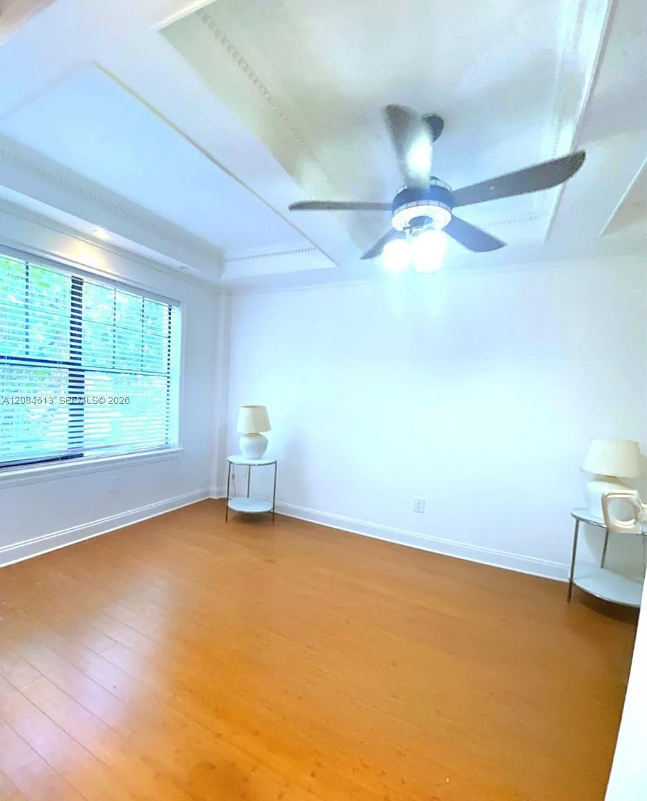 Venetian Manor Condo — Photo 4