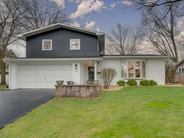 32 Sylvia Ln, Naperville, IL 60540