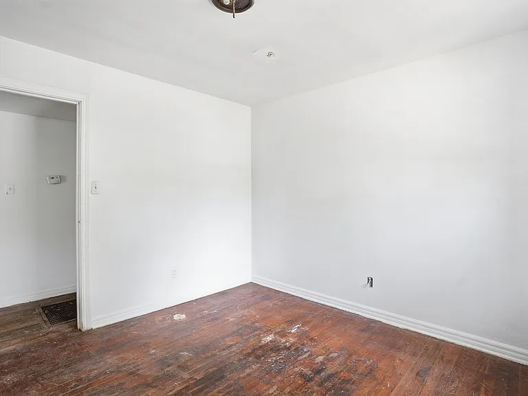 7827 Rugby Ave — Photo 14