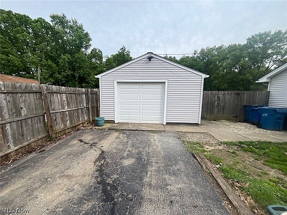 4th image of 1352 Heaton Blvd