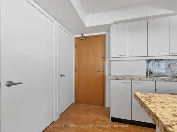 550 Queens Quay W #809, Toronto, ON M5V 3M8