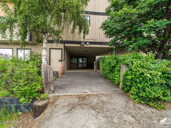 201 Barrow St APT 209, Anchorage, AK 99501