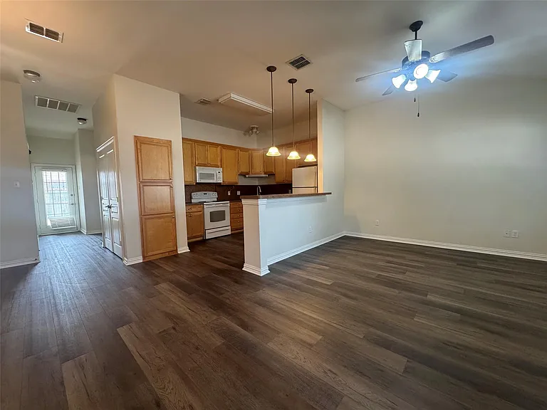 1010 Teresa Ct — Photo 9