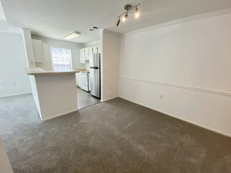 50 Pebble Beach Cv #D220 — Photo 7