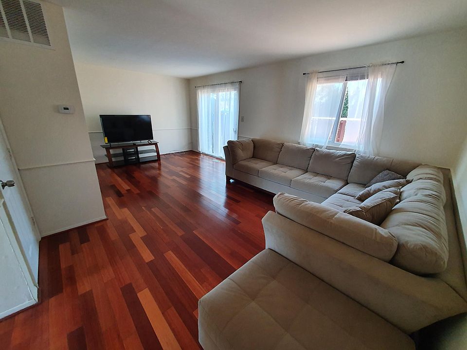 2nd image of 9686 Lindenbrook St