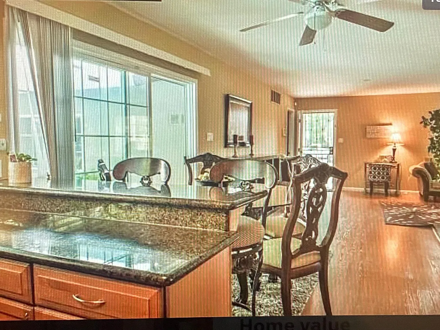 1 bed, 375 sqft, $1,300 — Photo 3