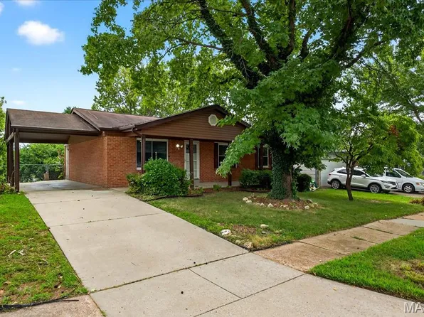 2235 Central Parkway Dr, Florissant, MO 63031