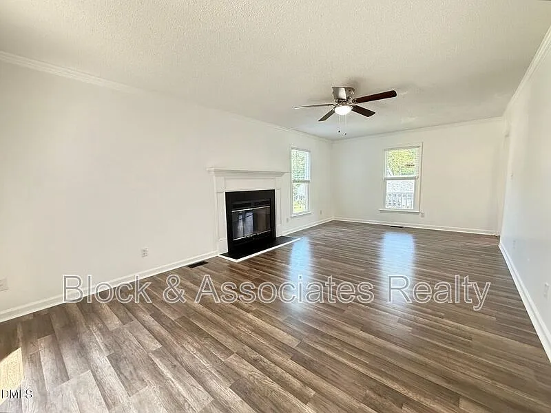 3 bed, 2.5 bath, $2,295 — Photo 4