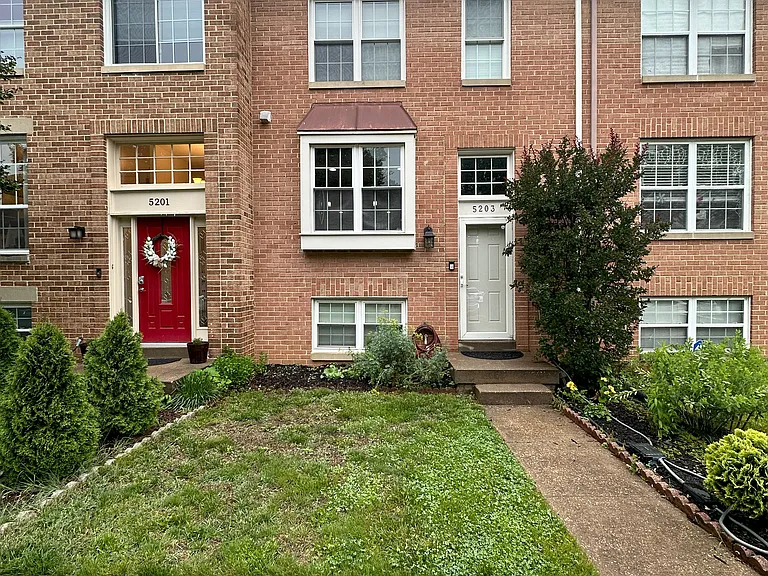 5203 Harbor Court Dr — Photo 2