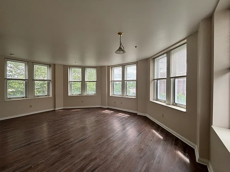 2 BD living room