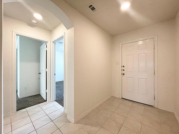 3rd image of 1006 Meadow Wood Ln