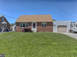 6587 York Rd, Spring Grove, PA 17362