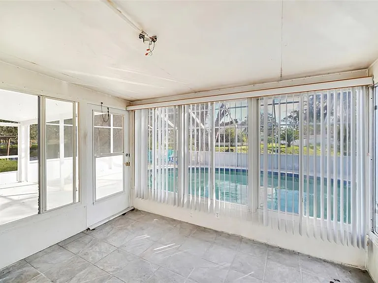 5 SE Ocale Way — Photo 14