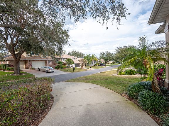 3rd image of 11 Carrington Ln