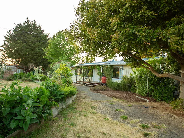 1281 E Anderson Rd — Photo 56