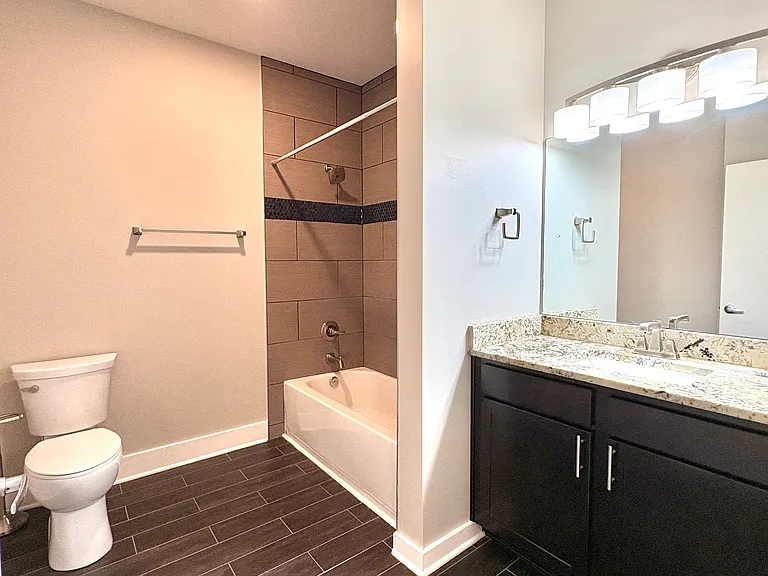 124 Vernon Ave #102 — Photo 15