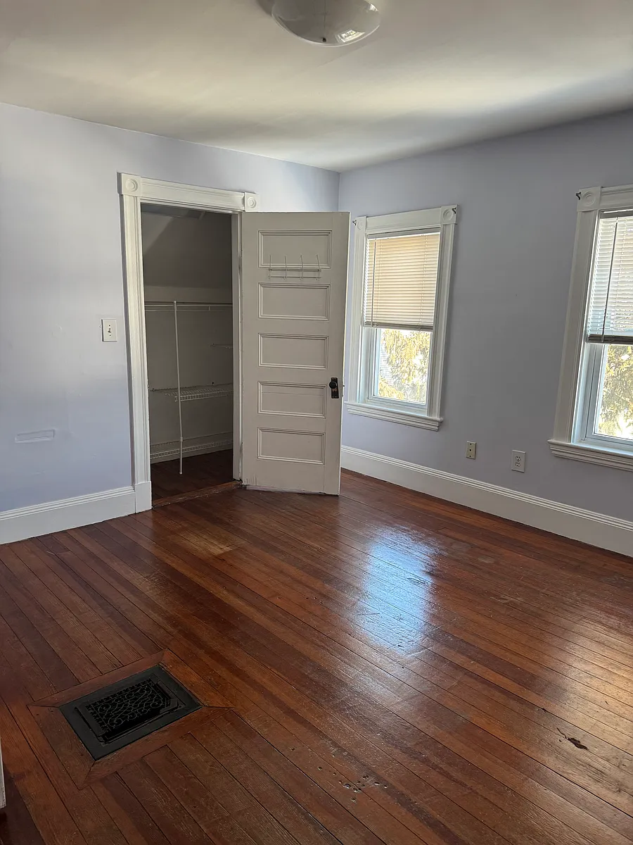 Room #1. - 19 Hosmer St #2