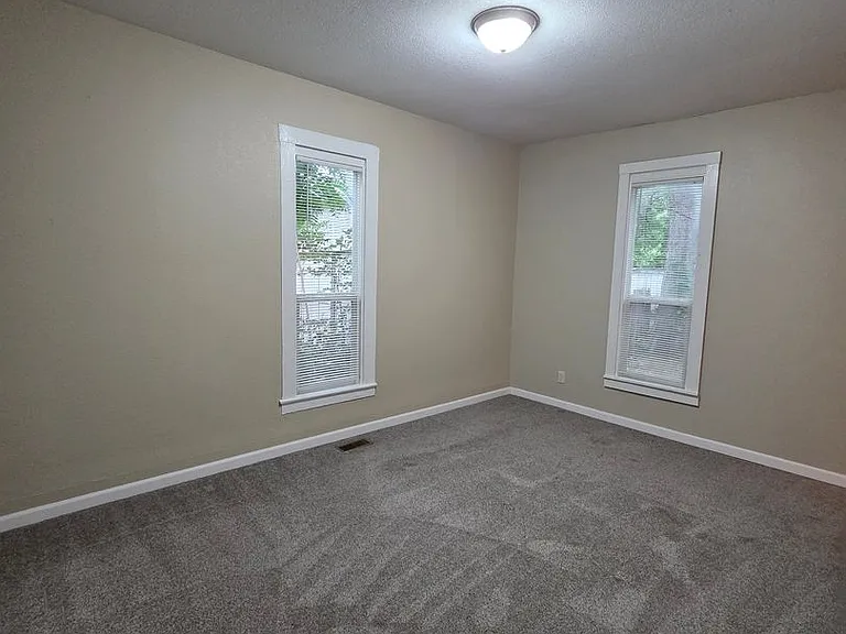 1118 S Water St — Photo 13