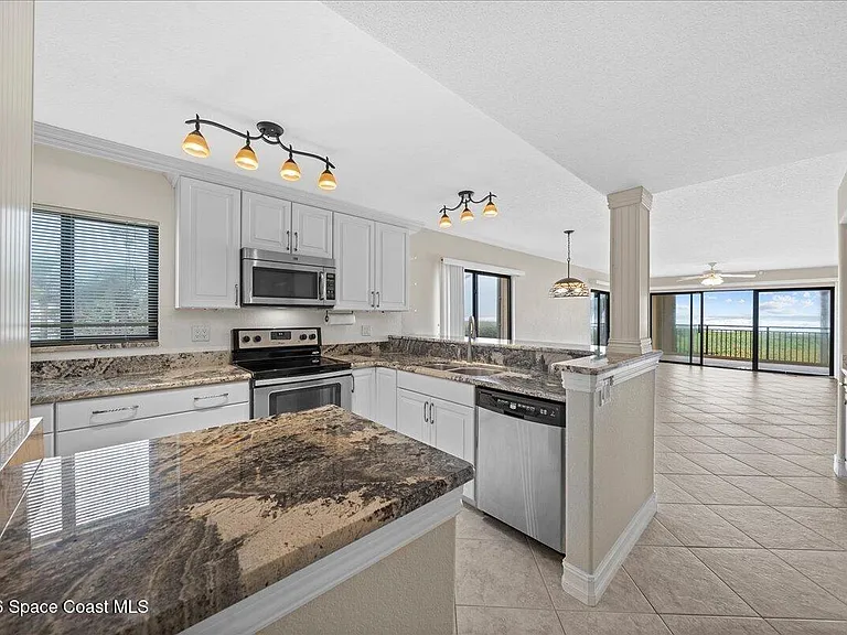 555 Jackson Ave #201 — Photo 8