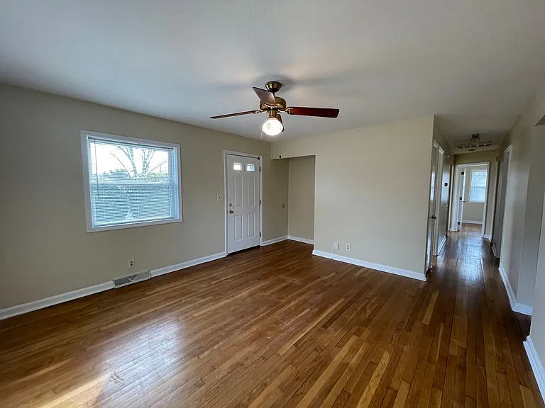 305 Harvard Dr — Photo 6