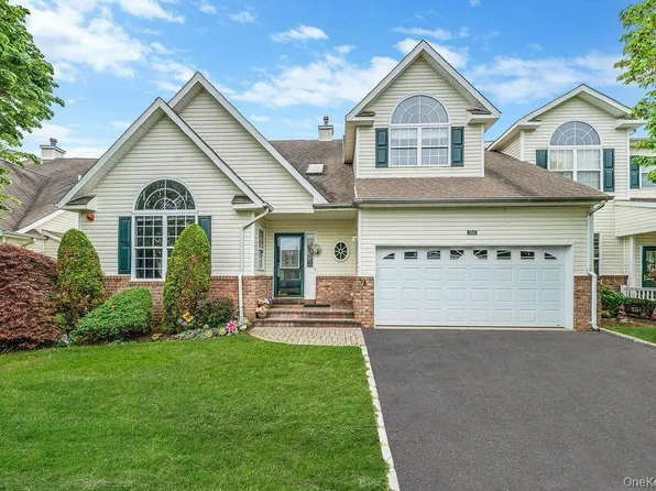 153 Constantine Way #153, Mount Sinai, NY 11766