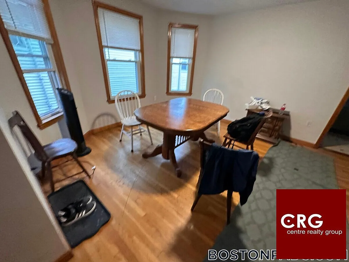 6 bed, 2.0 bath, 1000 sqft, $7,800 — Photo 3