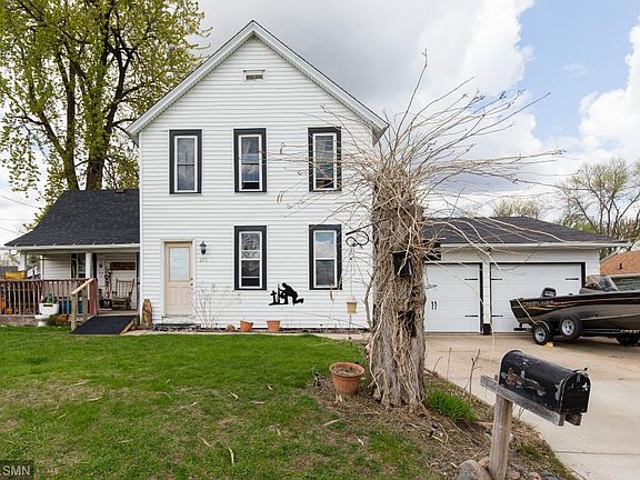 2nd image of 216 Willow St N