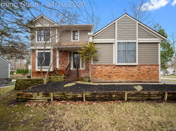 471 Hillson Dr, Waterford, MI 48327