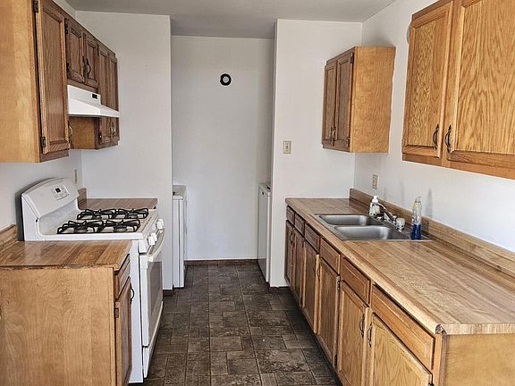 2nd image of 101 Black St