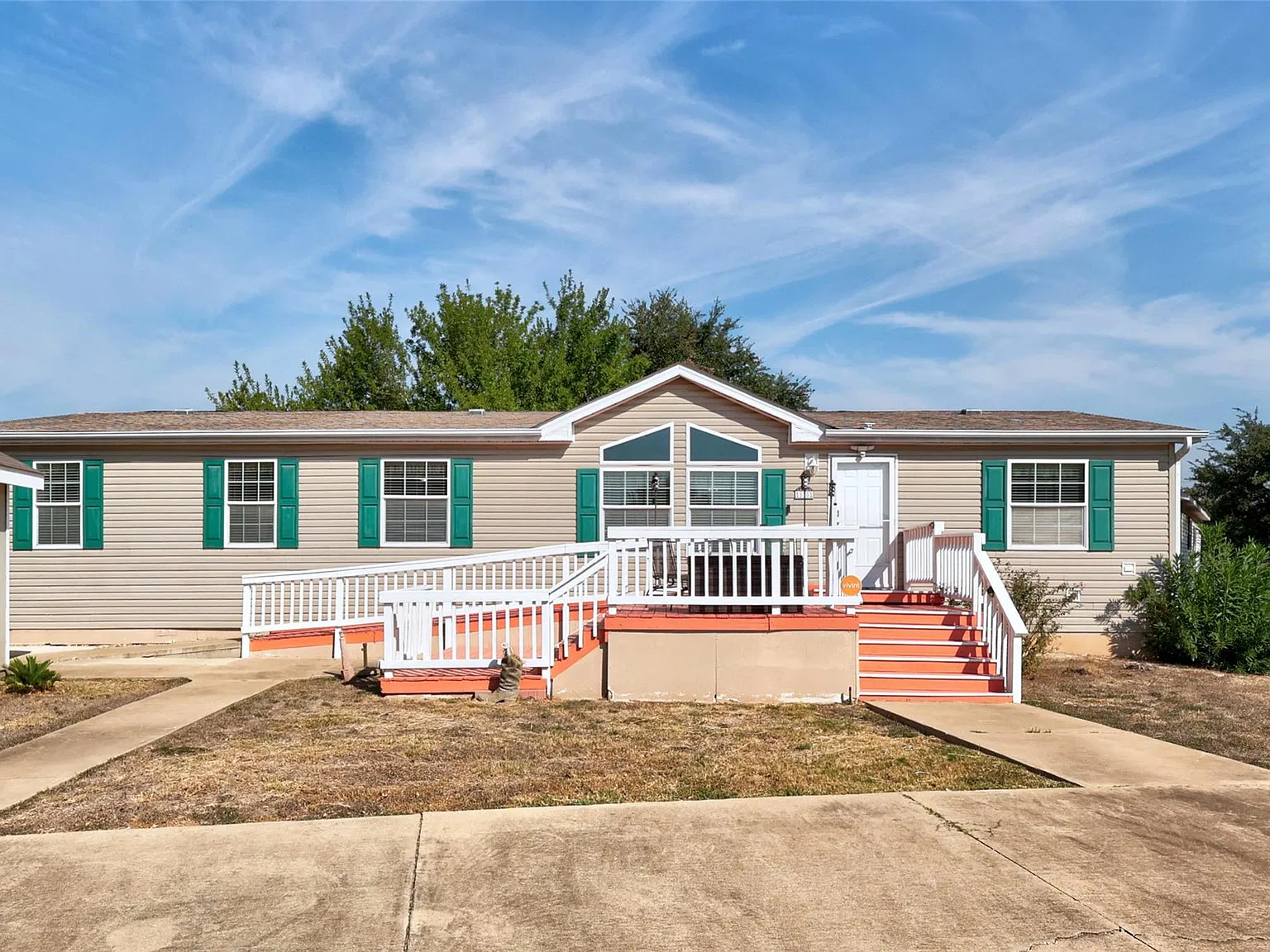 3 bed, 2.0 bath, 2176 sqft, $1,900 — Photo 3