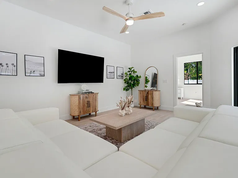 1248 N Harbor Dr — Photo 21