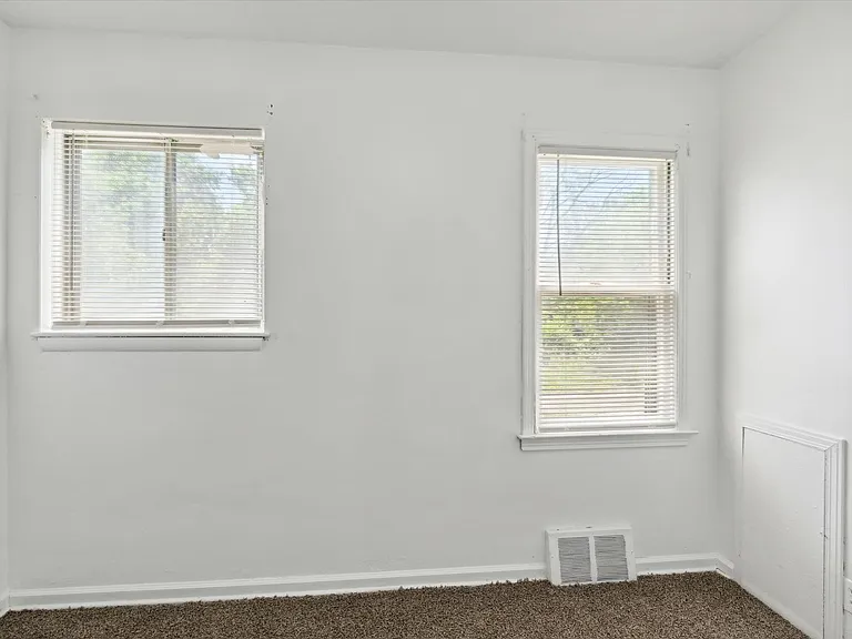 19400 Harlow St — Photo 12