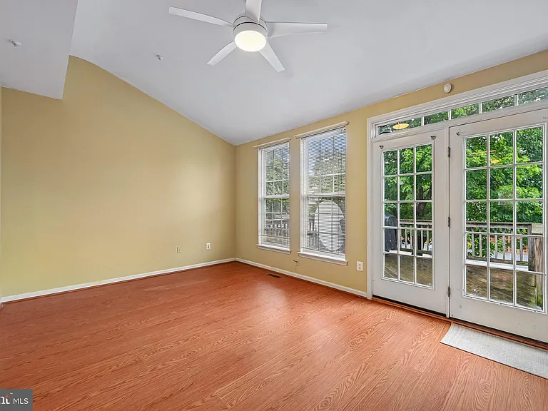 1724 Emory St — Photo 10