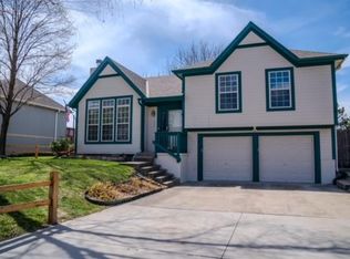 1002 W 7th St, Edgerton, KS 66021